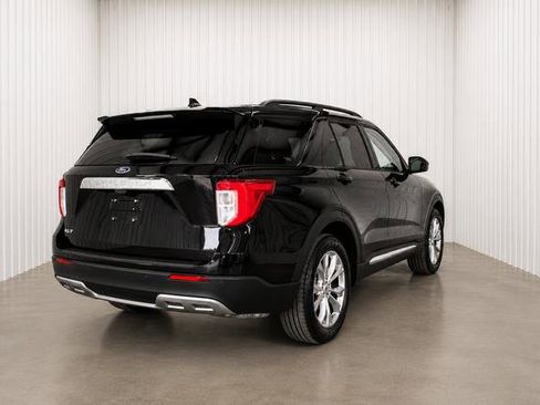 Used 2023 Ford Explorer XLT w/ Equipment Group 202A RWD image 4