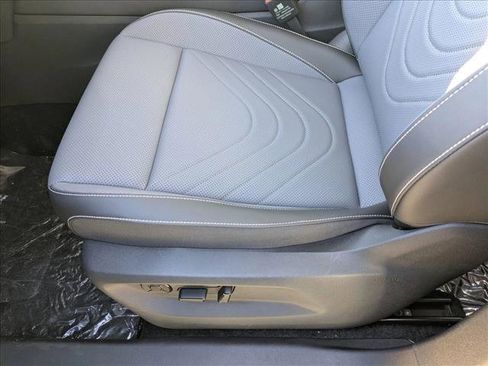 New 2026 Volkswagen Tiguan SE image 4