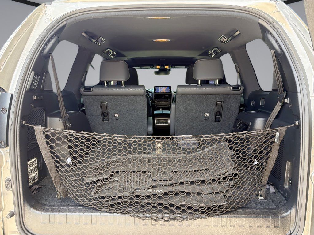 Used 2023 Lexus GX 460 Premium w/ Accessory Package AWD/4WD image 13