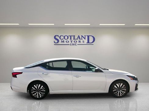 Used 2024 Nissan Altima 2.5 SV FWD image 5