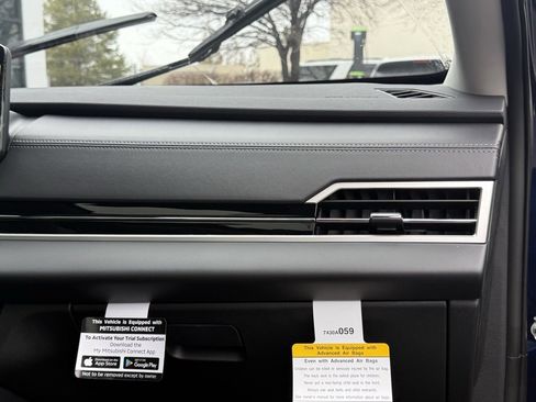 Used 2025 Mitsubishi Outlander SE image 29