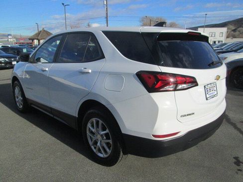 Used 2022 Chevrolet Equinox LS w/ LS Convenience Package image 4