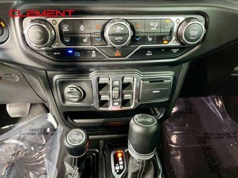 Used 2023 Jeep Wrangler Unlimited Sahara w/ Cold Weather Group AWD/4WD image 20