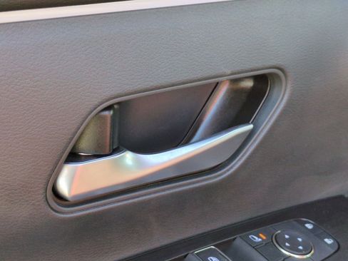 New 2026 Nissan Kicks SR image 13