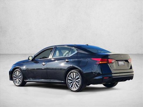 Used 2024 Nissan Altima 2.5 SV FWD image 8