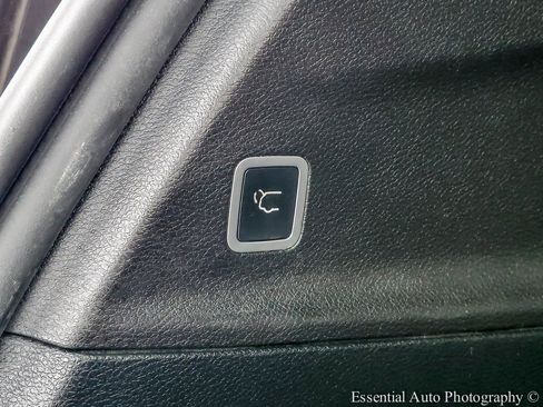 Used 2018 Chrysler Pacifica Touring Plus image 28