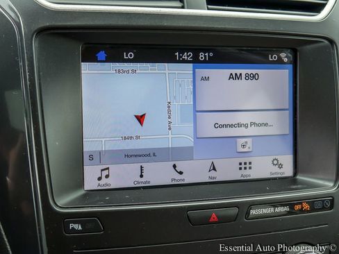 Used 2019 Ford Explorer XLT w/ Equipment Group 202A AWD/4WD image 15