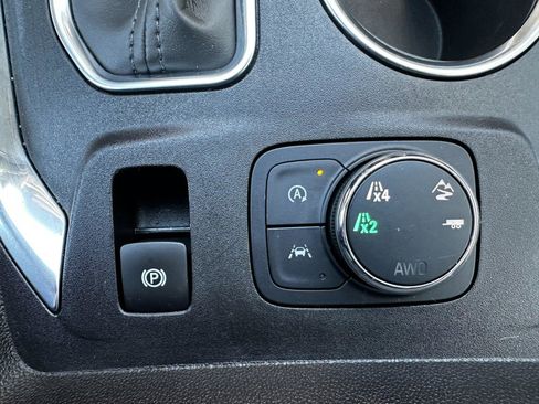 Used 2022 Chevrolet Traverse Premier w/ Redline Edition image 18