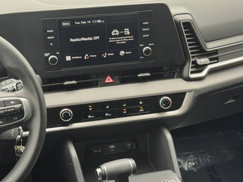 Used 2025 Kia Sportage LX image 20