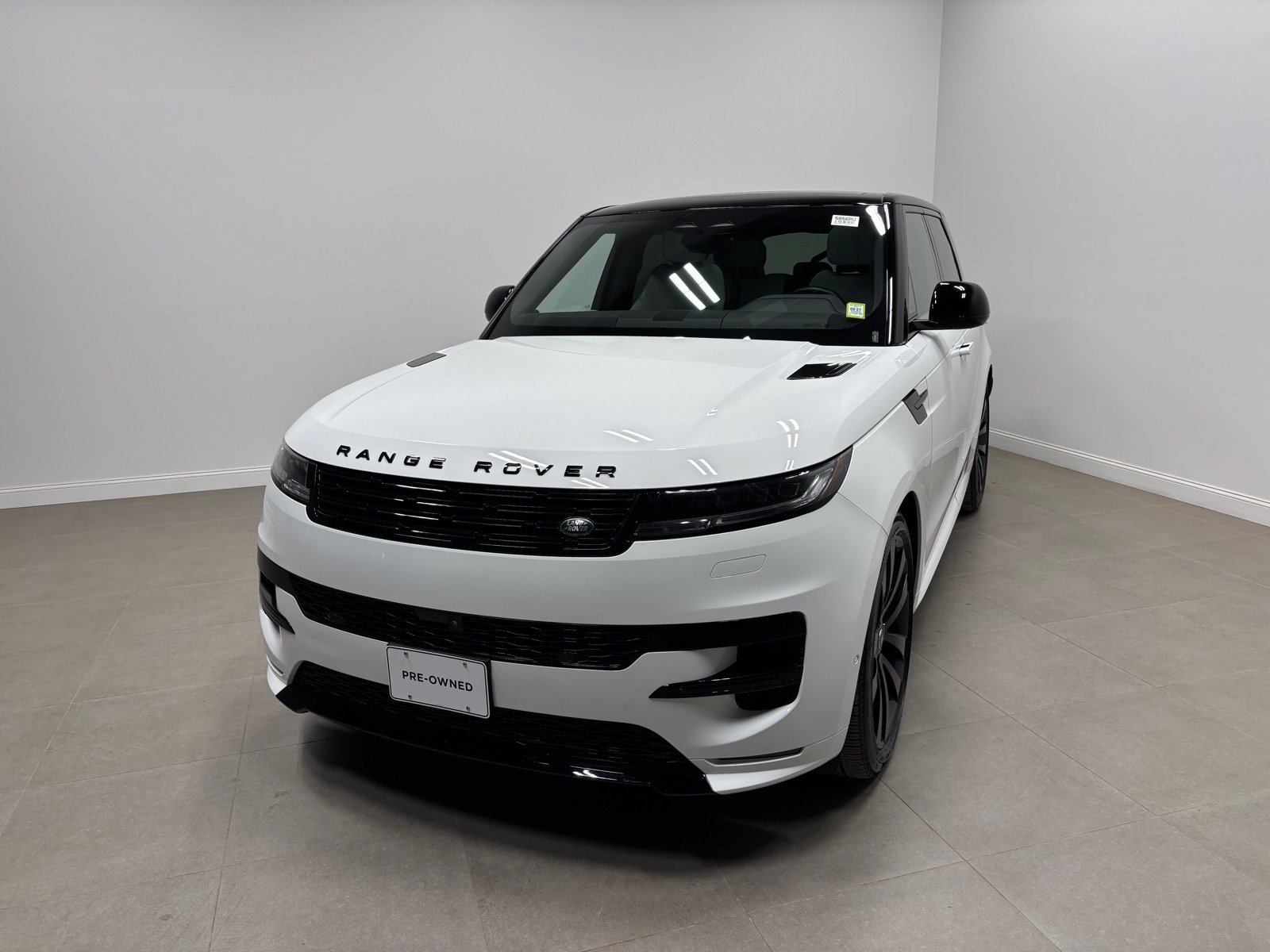 Used 2025 Land Rover Range Rover Sport Dynamic SE AWD/4WD image 2