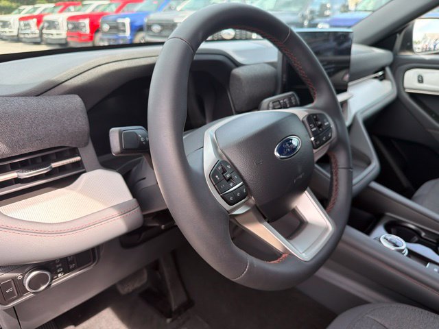 Used 2027 Ford Explorer Active AWD/4WD image 17