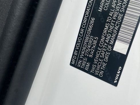 Certified 2025 Volvo XC90 B6 Plus image 31