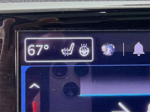 Used 2025 Chrysler Pacifica Limited image 23