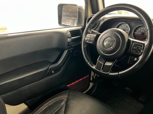 Used 2017 Jeep Wrangler Rubicon AWD/4WD image 12