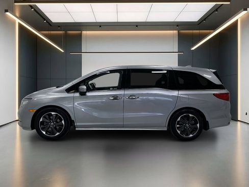 Used 2022 Honda Odyssey Elite image 2