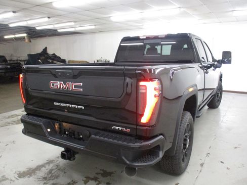 New 2026 GMC Sierra 2500 AT4 w/ AT4 Premium Plus Package AWD/4WD image 9