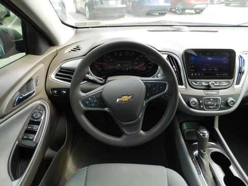 Used 2020 Chevrolet Malibu LS w/ LPO, Convenience Package 2 FWD image 9