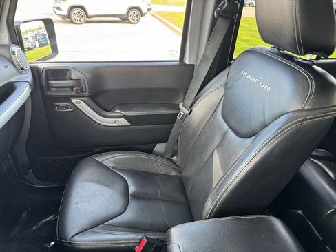 Used 2015 Jeep Wrangler Unlimited Rubicon AWD/4WD image 17