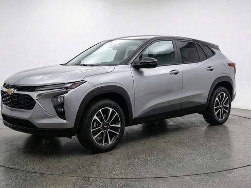 Used 2025 Chevrolet TrailBlazer LT image 3