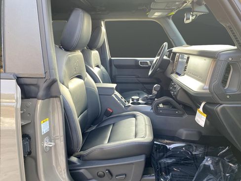 New 2025 Ford Bronco Outer Banks w/ Sasquatch Package image 41