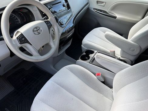 Used 2014 Toyota Sienna LE FWD image 10