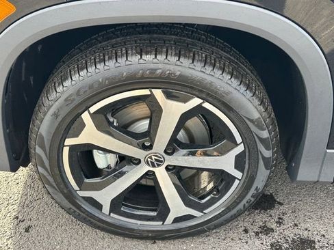 New 2026 Volkswagen Tiguan SE image 11
