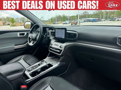 Used 2022 Ford Explorer XLT w/ Equipment Group 202A AWD/4WD image 30