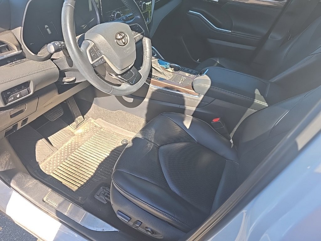 Used 2023 Toyota Highlander Limited AWD/4WD image 13