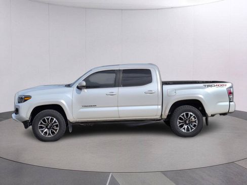 Used 2021 Toyota Tacoma TRD Sport w/ TRD Premium Sport Package AWD/4WD image 2
