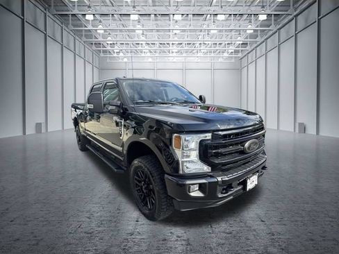 Certified 2022 Ford F250 XLT w/ Black Appearance Package AWD/4WD image 5