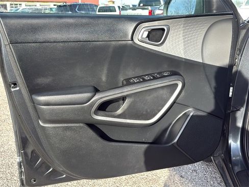 Used 2023 Kia Soul LX w/ Option Group 015 image 17