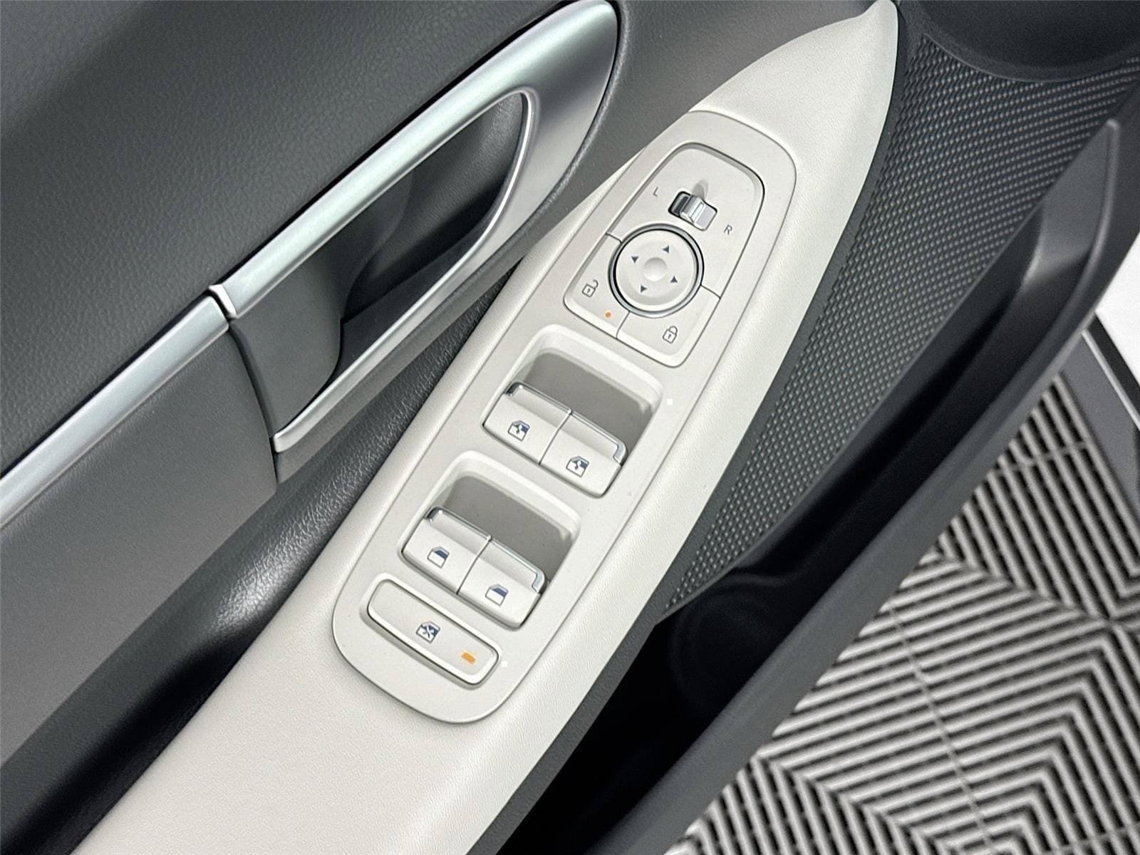 New 2026 Hyundai Sonata SEL FWD image 18