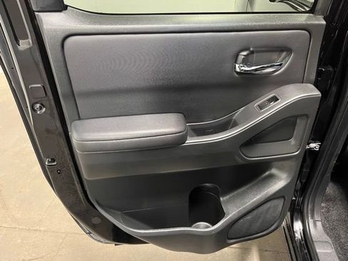 Used 2024 Nissan Frontier SV image 16