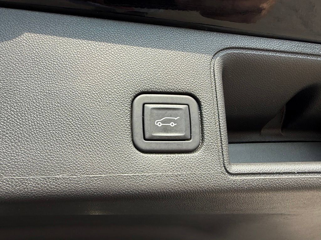 Used 2023 GMC Terrain SLT w/ Elevation Edition AWD/4WD image 32