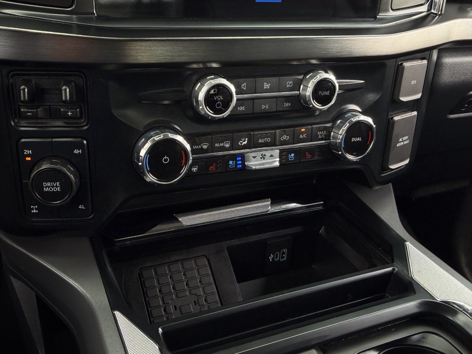 Used 2023 Ford F250 Lariat w/ Black Appearance Package AWD/4WD image 23