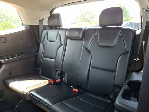 Used 2024 Kia Telluride S image 11