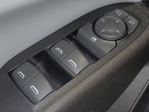 Used 2018 Chevrolet Equinox LT FWD image 27