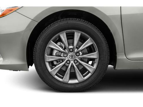 Used 2015 Toyota Camry LE image 12