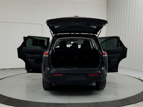 Used 2024 Nissan Pathfinder SV image 14