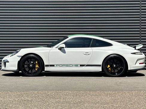 Certified 2016 Porsche 911 R RWD image 2