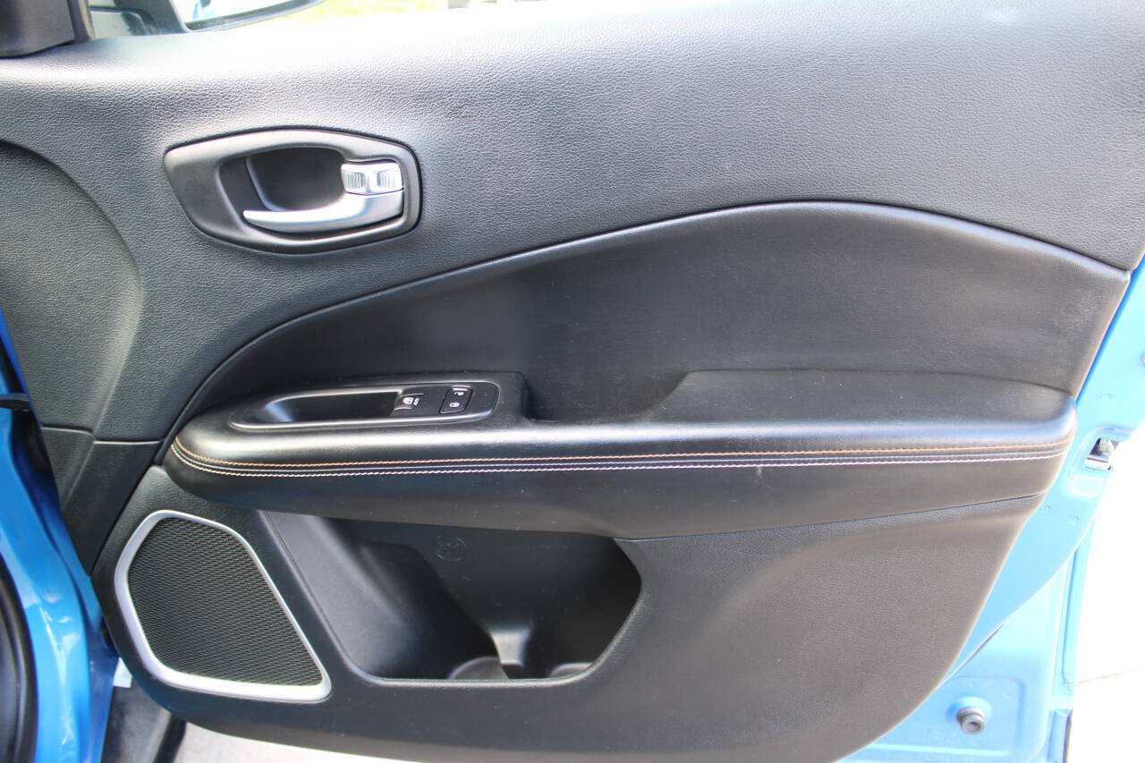 Used 2019 Jeep Compass Latitude AWD/4WD image 7