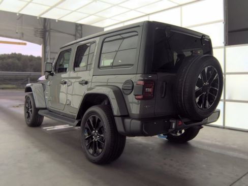 Used 2023 Jeep Wrangler Unlimited Sahara w/ Cold Weather Group AWD/4WD image 4