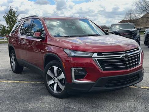 Used 2023 Chevrolet Traverse LT w/ LT Premium Package image 3