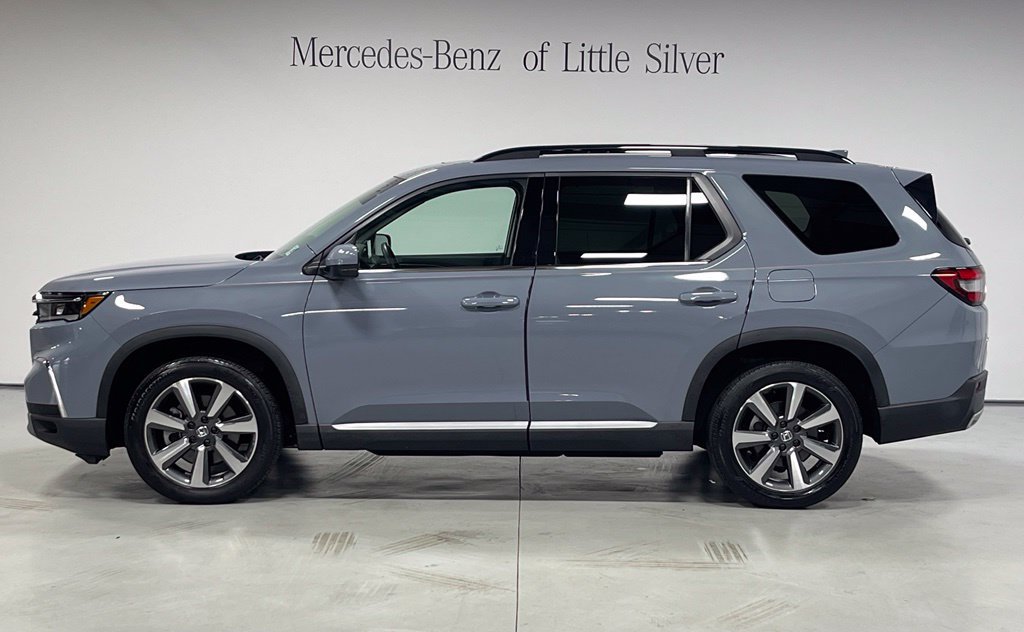 Used 2025 Honda Pilot Touring image 2