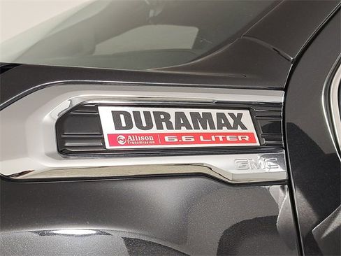 Used 2022 GMC Sierra 2500 Denali w/ Denali Black Diamond Edition image 9