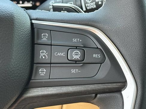 New 2026 Jeep Grand Cherokee L Limited w/ Luxury Tech Group II AWD/4WD image 28