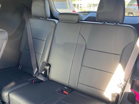 Used 2025 Buick Enclave Sport Touring image 8