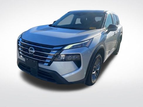 Used 2024 Nissan Rogue S image 3