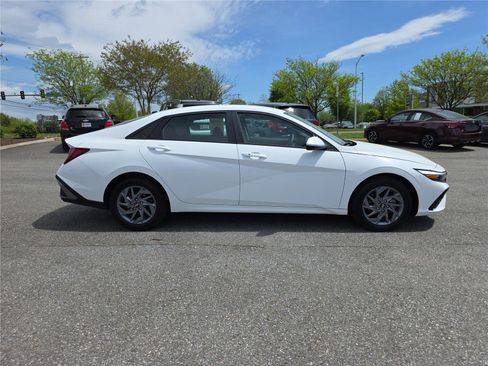 Certified 2025 Hyundai Elantra Blue image 3