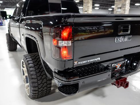 Used 2017 GMC Sierra 2500 Denali w/ Duramax Plus Package AWD/4WD image 34